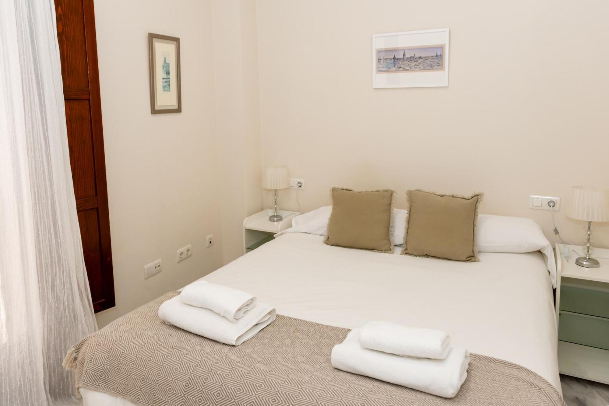 Charming & Quiet Apartment In Plaza Del Salvador Севилья Экстерьер фото