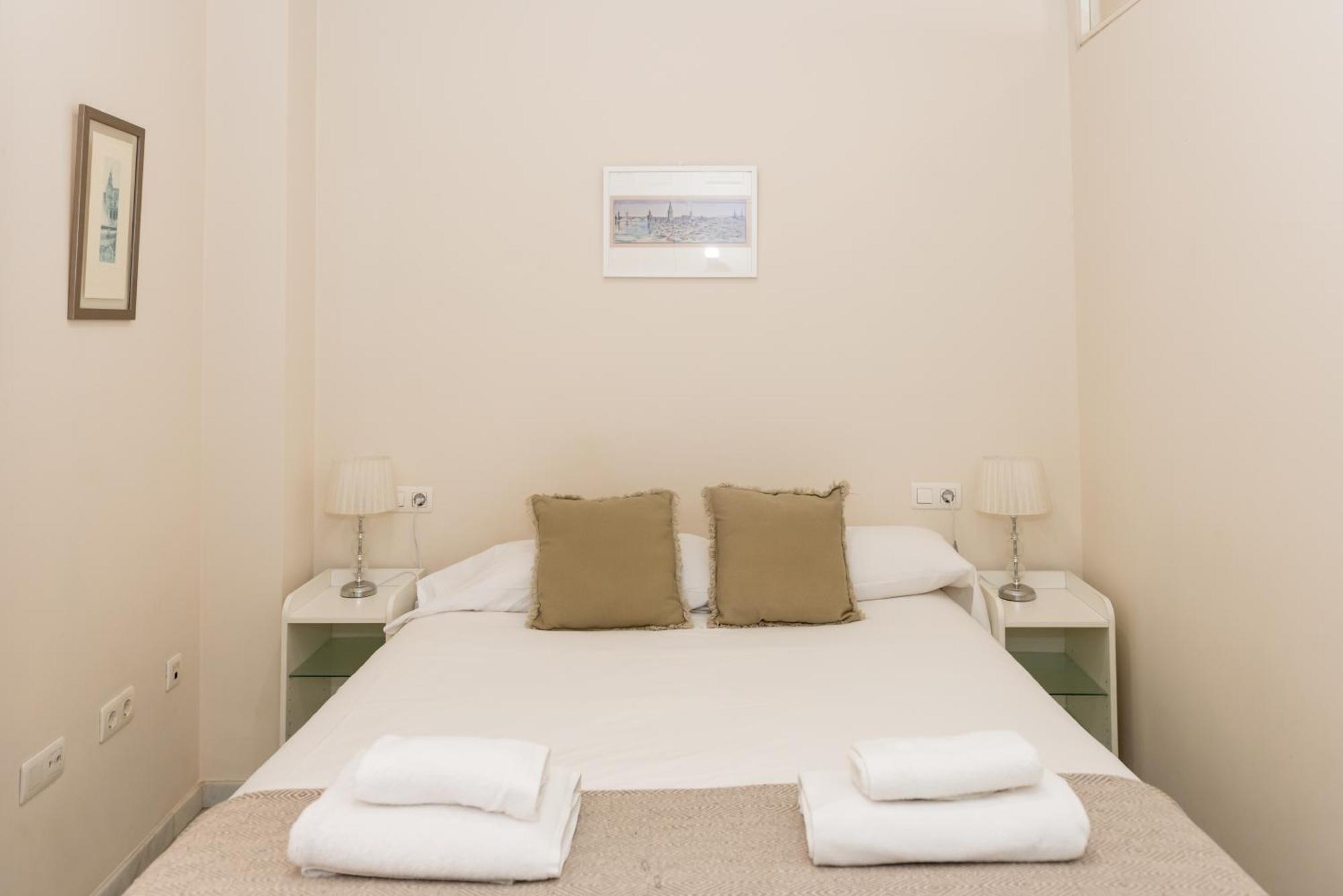 Charming & Quiet Apartment In Plaza Del Salvador Севилья Экстерьер фото