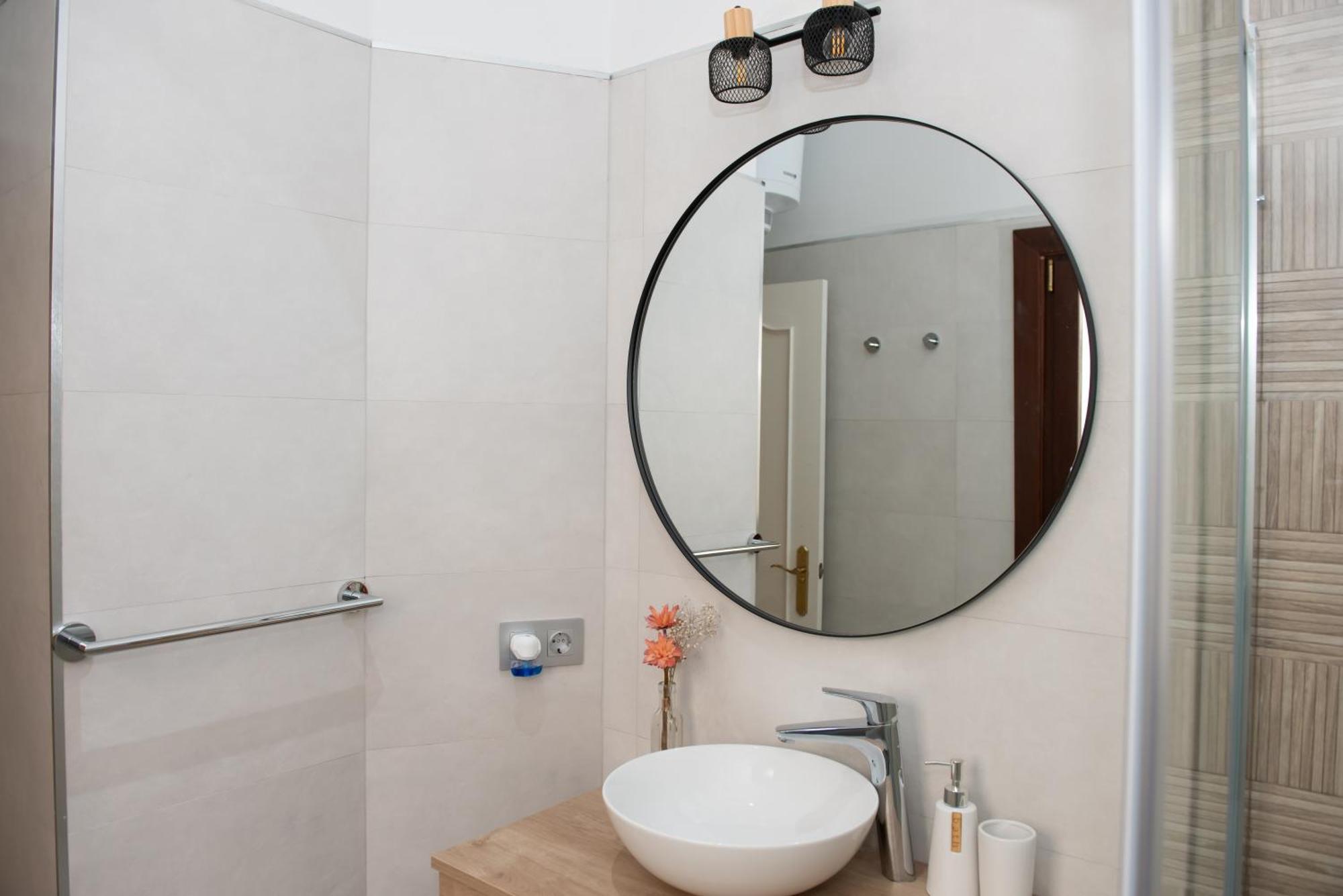 Charming & Quiet Apartment In Plaza Del Salvador Севилья Экстерьер фото