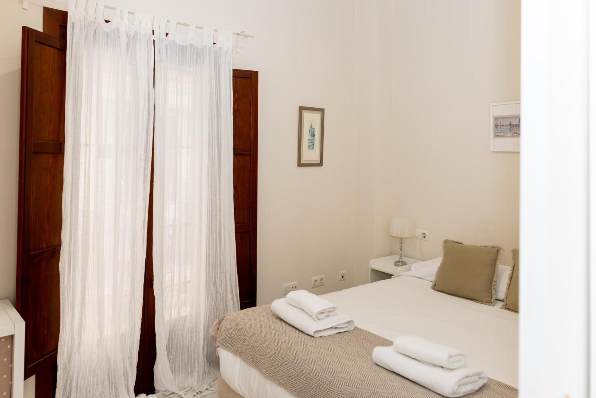 Charming & Quiet Apartment In Plaza Del Salvador Севилья Экстерьер фото