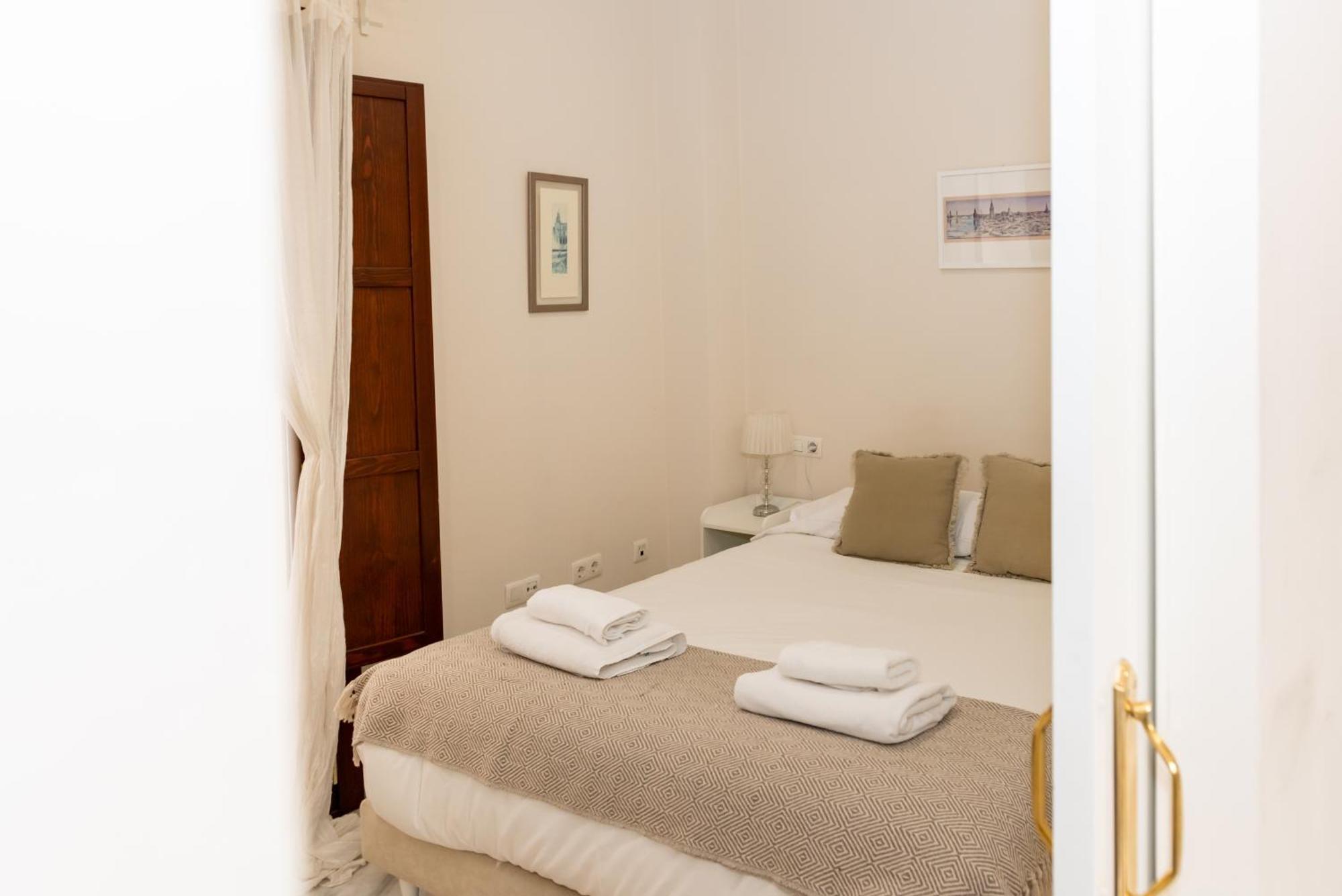 Charming & Quiet Apartment In Plaza Del Salvador Севилья Экстерьер фото